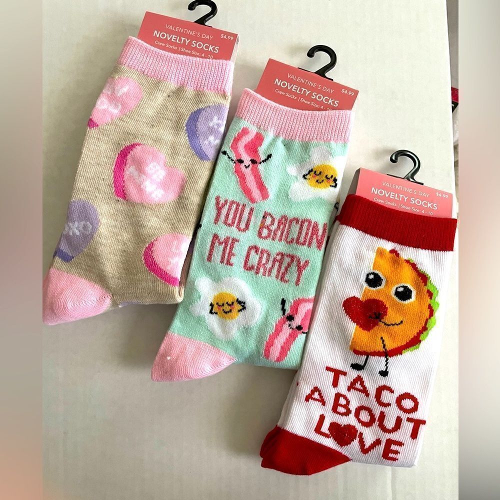 3 PAIR VALENTINE SOCKS, NWT‎